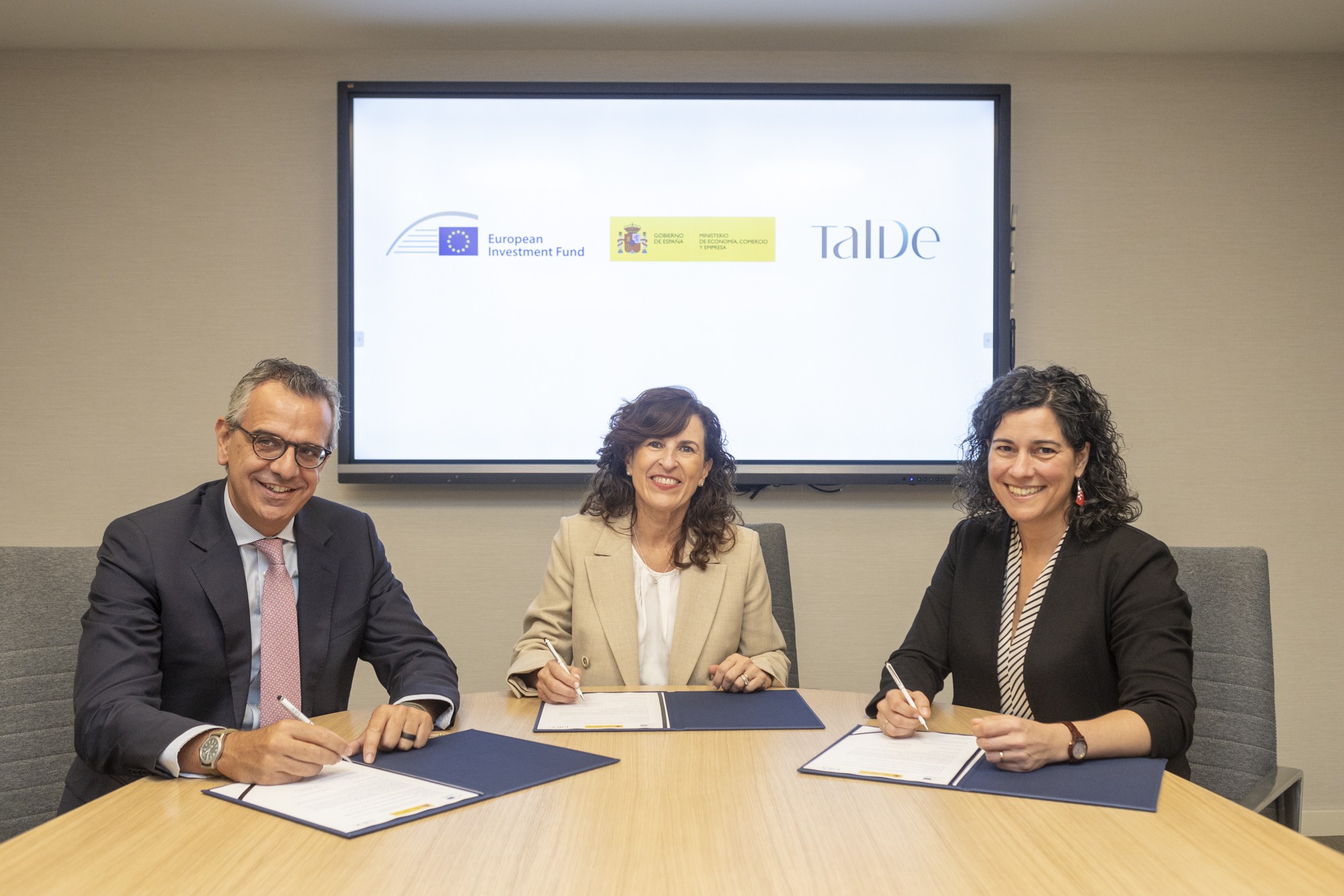 El FEI invierte 20 millones de euros del Fondo de Resiliencia Autonómica en un nuevo fondo de deuda privada de Talde para financiar a pequeñas y medianas empresas españolas con foco en sostenibilidad